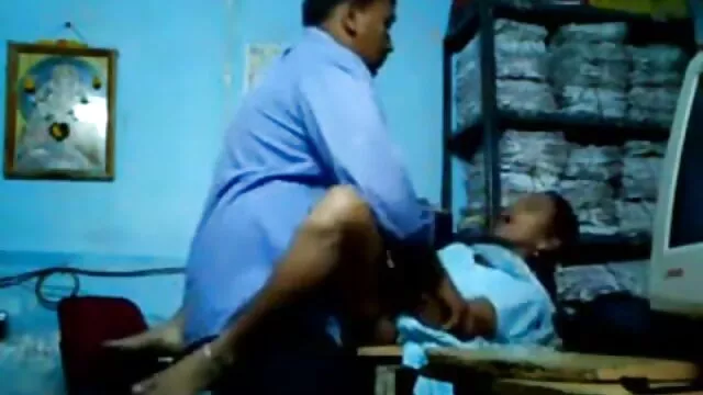 بهترین انجمن بدون ثبت نام  شلخته جوان استمناء فیلم سکسی در حال خواب زیبایی را انجام داد