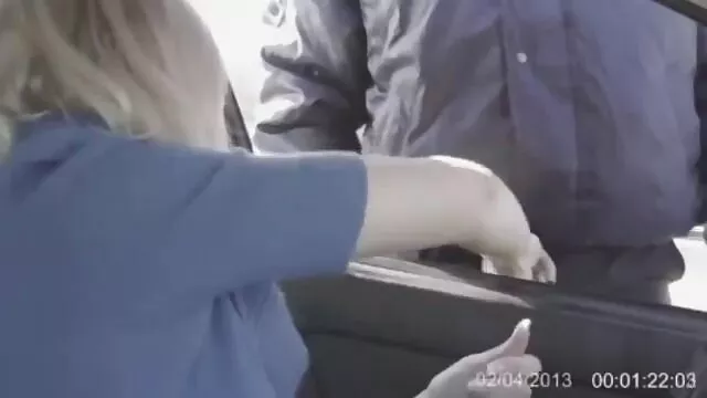 بهترین انجمن بدون ثبت نام  بلوند فیلم ی سکس می آید و از آن شرمنده است