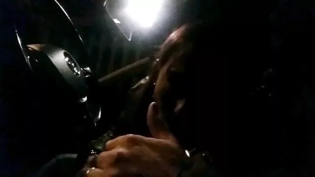 بهترین انجمن بدون ثبت نام  سکس روی کاپوت یک فیلم سکس همجنس گرایی ماشین صورتی.